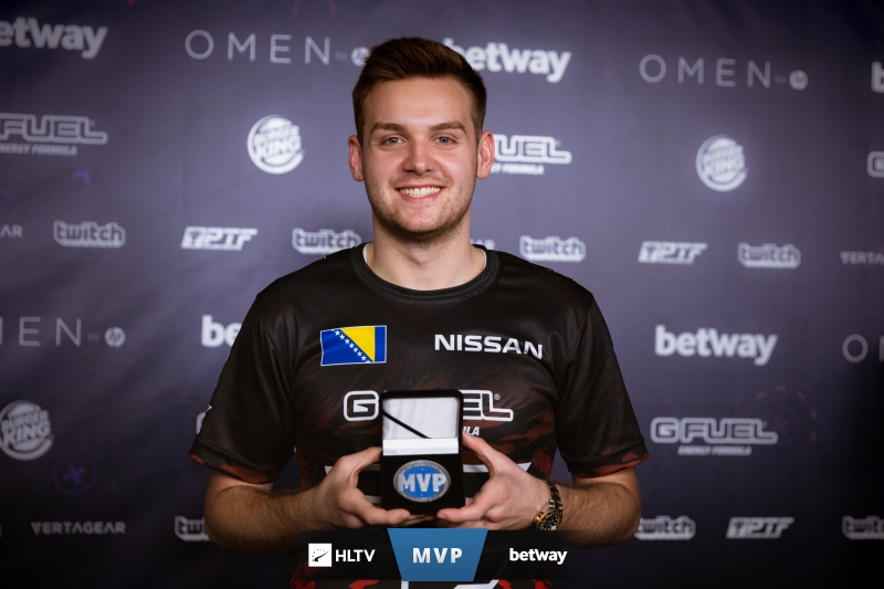 LNG赛后群访GALA：14.4应该要很多ad ban完，才有机会看到卡莎